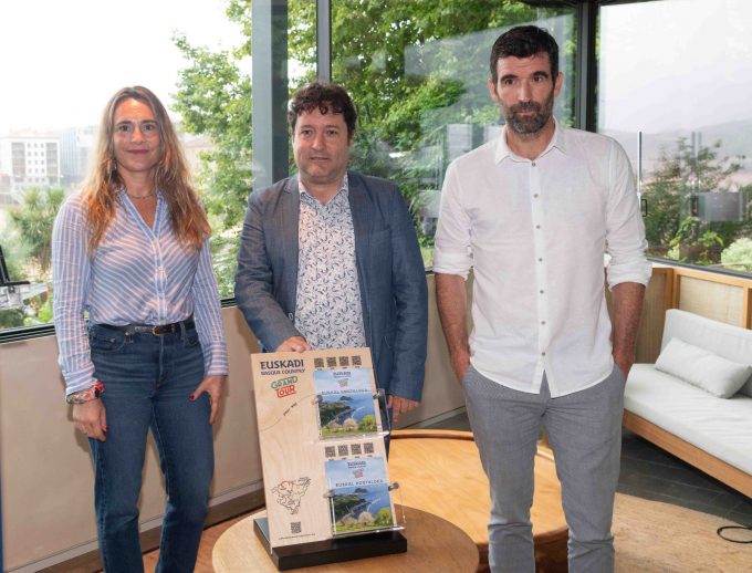 EL PROYECTO EUSKADI BASQUE COUNTRY GRAND TOUR AMPLÍA SU OFERTA CON LA EDICIÓN DEL NUEVO MAPA DESPLEGABLE ILUSTRADO DE LA COSTA VASCA header image